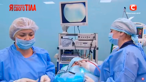 Марина Внукова и Анна Совецкая проводят операцию септопластику
