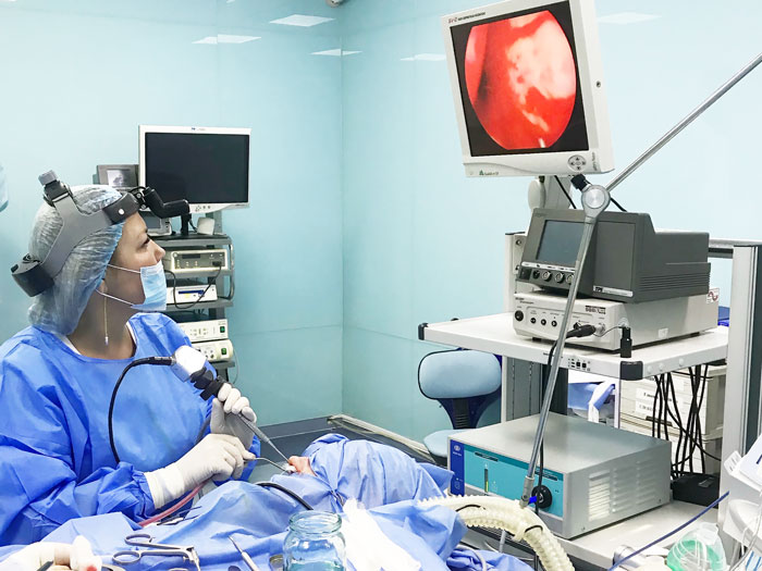 Эндоскопическое удаление кисты в верхнечелюстной пазухе в хирургии отделения отоларингологии Медиленд, Киев