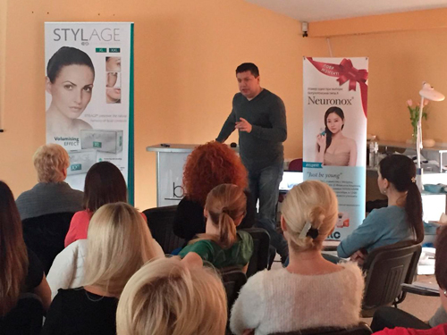 Валерий Валерьевич Потий проводит мастер-класс по инъекционной косметологии